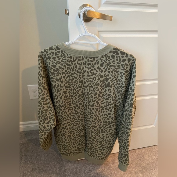 American Eagle Leopard Print Sweatshirt NWOT Size S - Picture 2 of 3